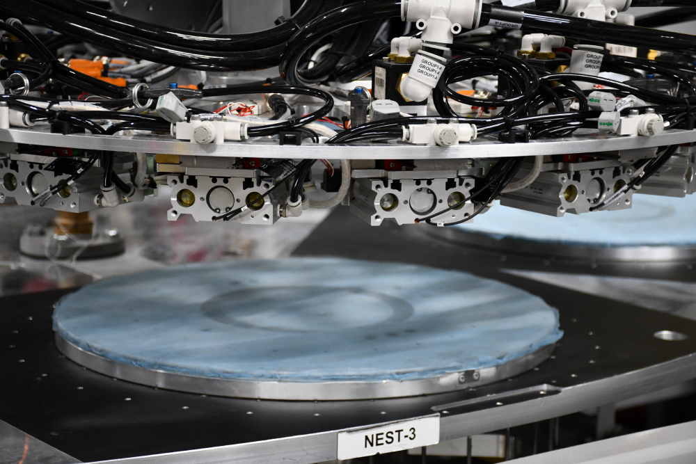 Automated hairnet production cell with thermoplastic welding stations